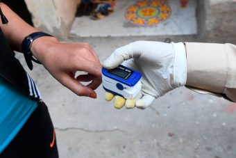 Delhi Civil Defence (DCD) volunteers with accredited social health activist (ASHA) workers  conduct a door to door screening to raise awareness on the Covid-19 coronavirus in New Delhi on November 23, 2020. (Photo by Prakash SINGH / AFP) (Photo by PRAKASH SINGH/AFP via Getty Images)